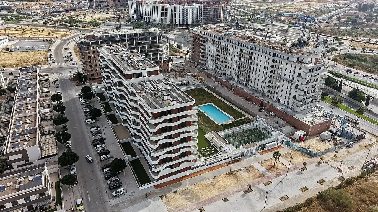 Fotografía aérea de promoción residencial en construcción