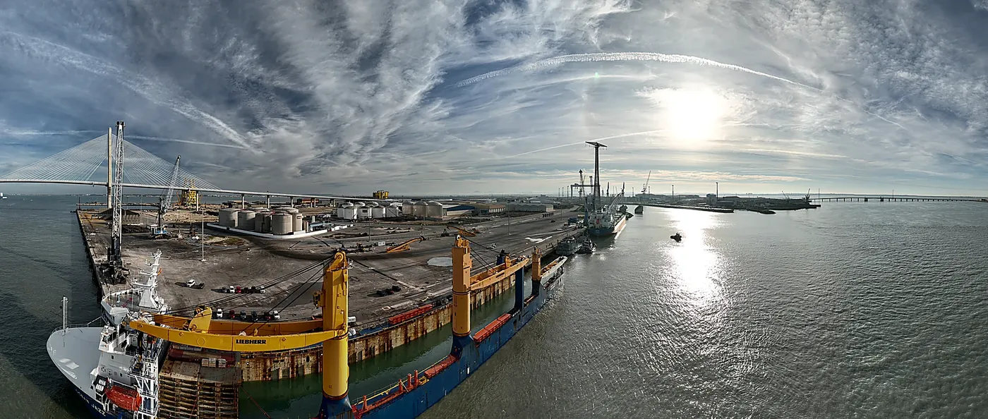 Bahía de Cádiz con el Puente de la Constitución de 1812