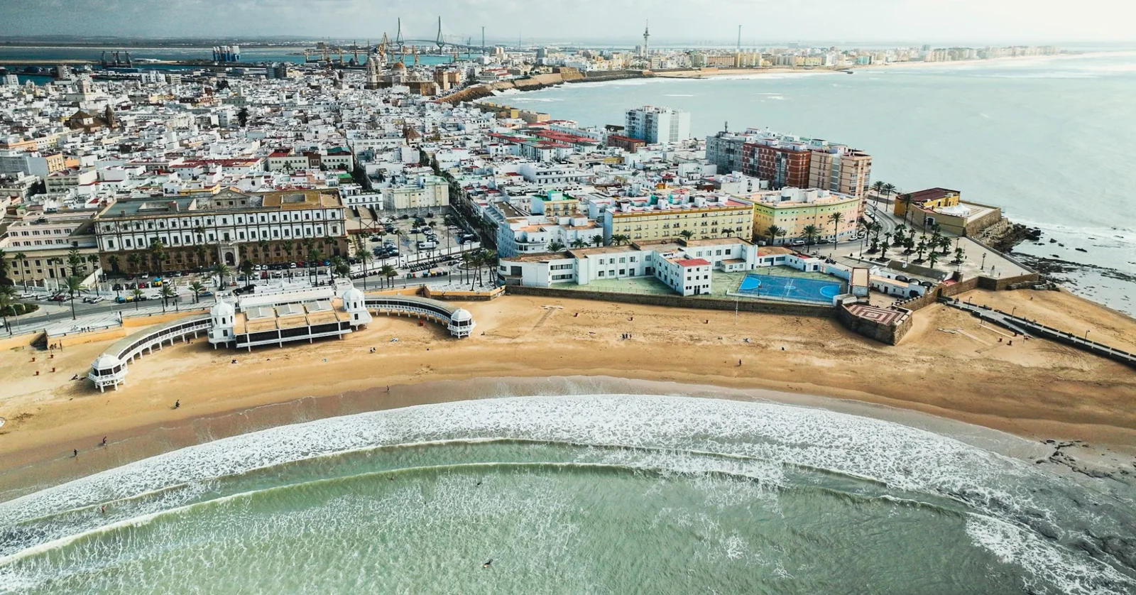 Playa de la Caleta y Catedral de Cádiz, vista aérea