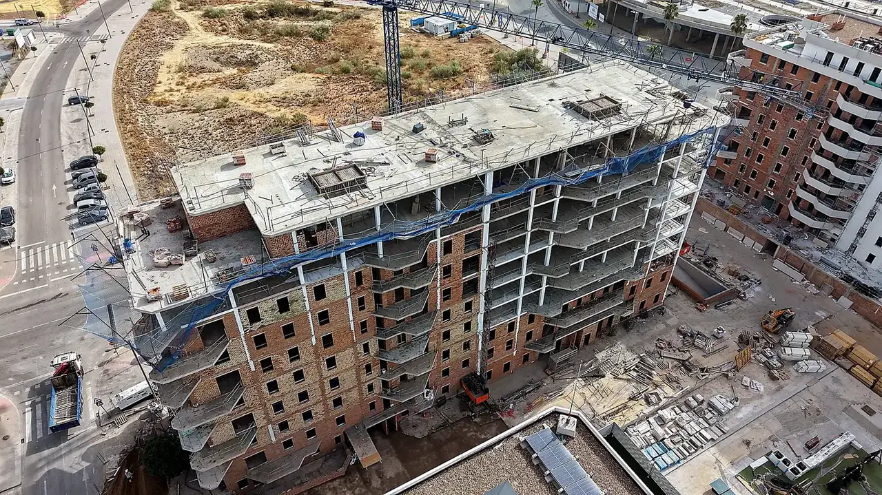 Edificio residencial en fase de estructura